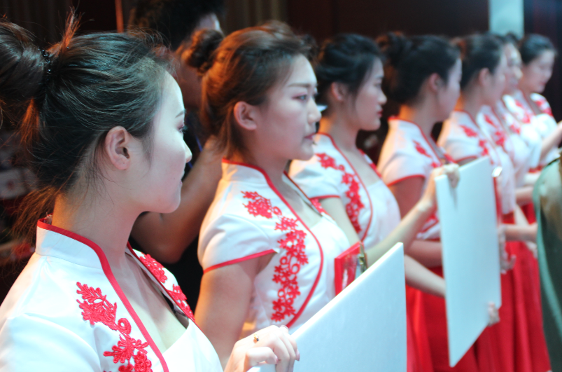 校团委应邀参加临渭区诗歌朗诵暨五四表彰大会