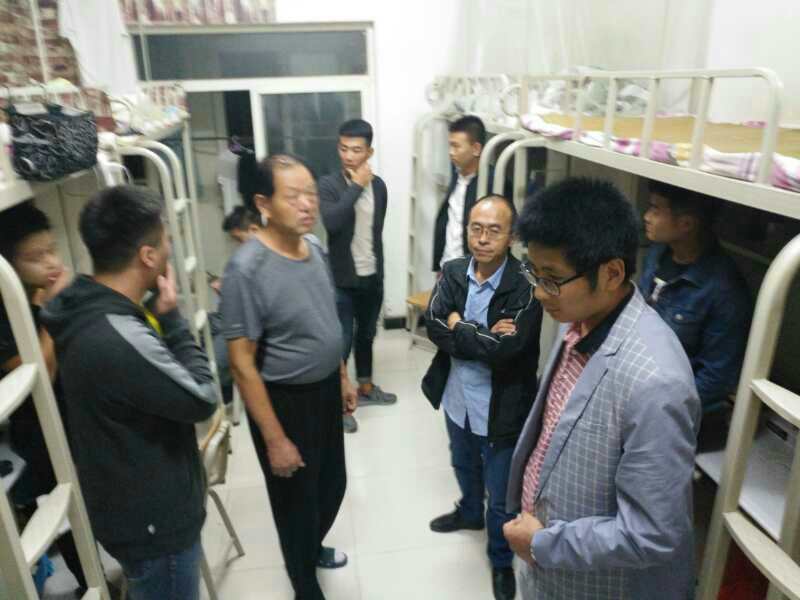 医学院进行宿舍安全大检查-渭南职业技术学院
