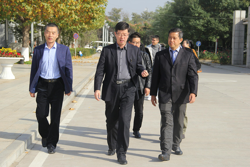 马来西亚科技大学副校长罗志刚博士一行来我校