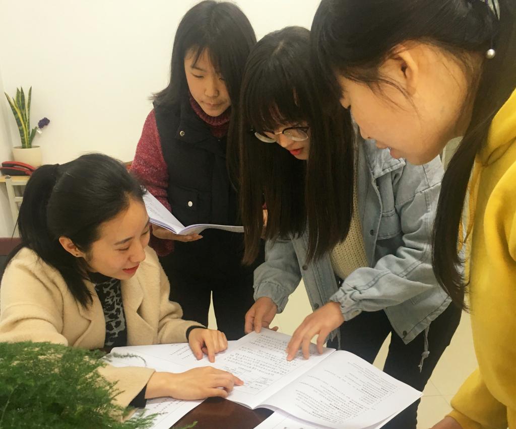 辅导员王琪指导学生设计学业规划