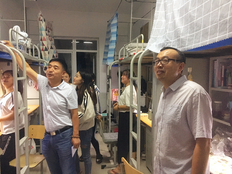 护理学院进行学生公寓安全检查工作-渭南职业技术学院
